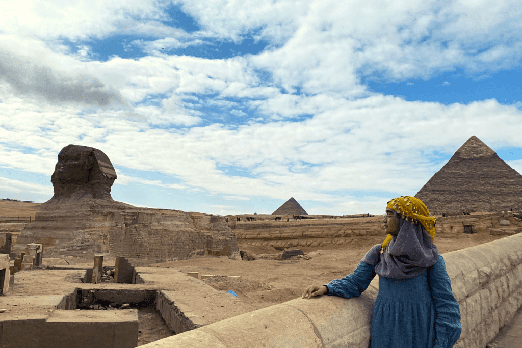 sphinx at giza pyramids