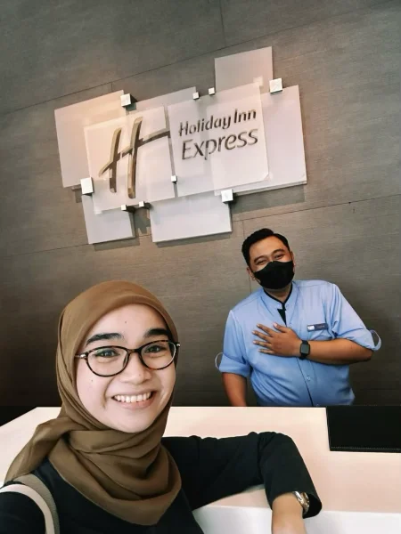 Holiday Inn Express Wahid Hasyim Review as a Muslimah Solo Traveler