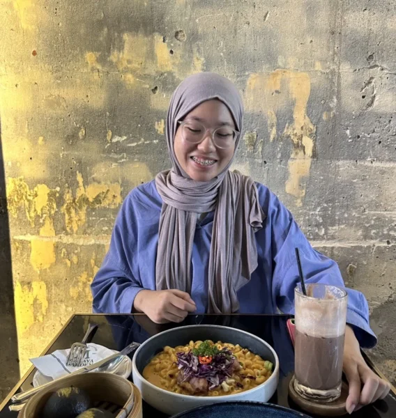 Eating as a Muslimah Solo Traveler in Malaysia