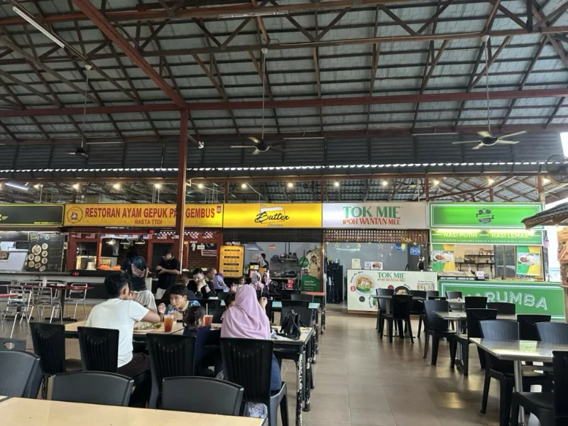 Outdoor Halal dining in Malaysia