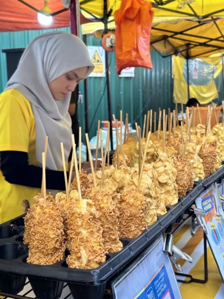 Muslimah seller in Malaysia