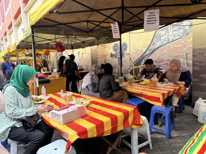 Dining alone as a Muslimah in Malaysia