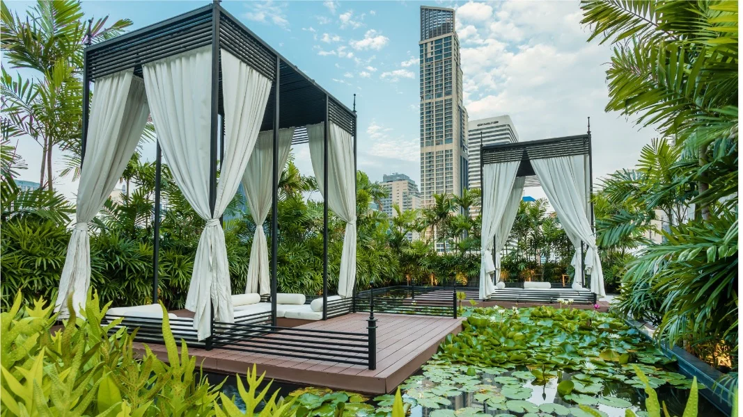 Muslim-friendly hotel with Bangkok Skyline